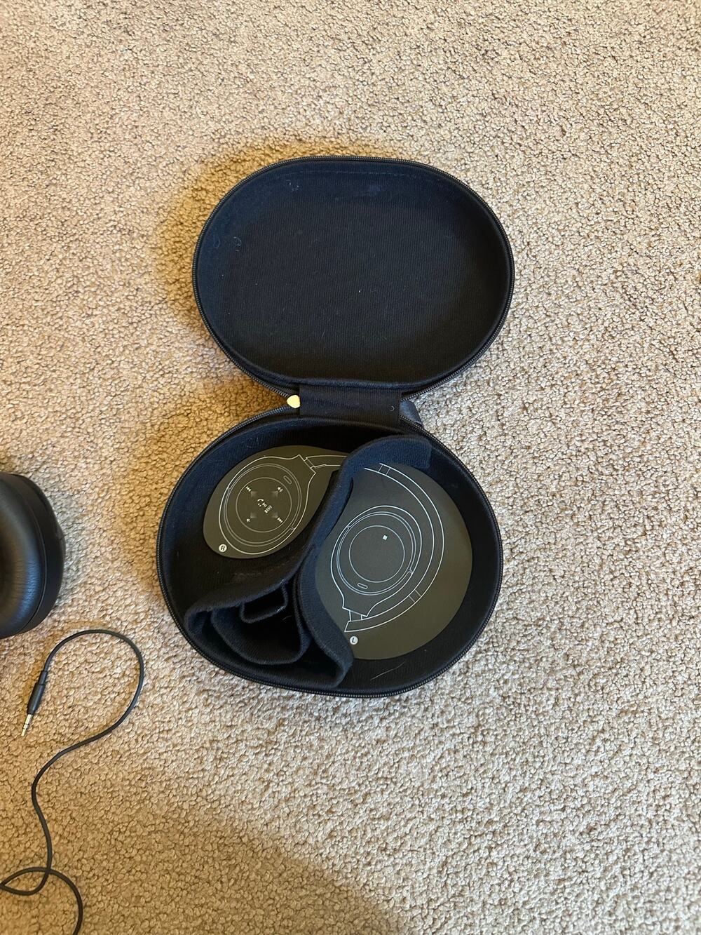 Sony XM4 headphones w/case+charger, excellent condition